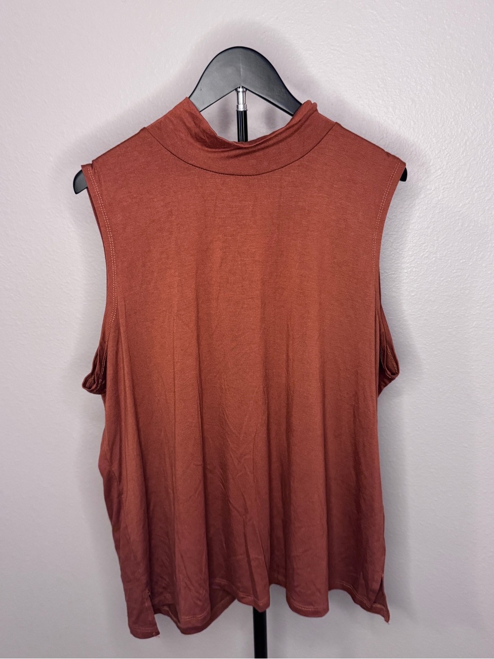 NorthStyle Mock Neck Sleeveless Tank in Rust